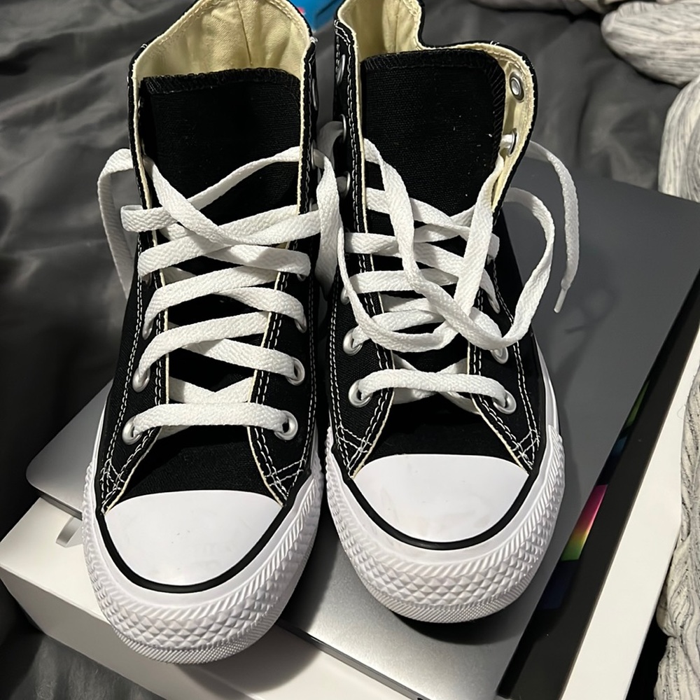 Brand new womens converse